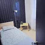 Old Town Bucharest- Shared Проживання в сім'ї