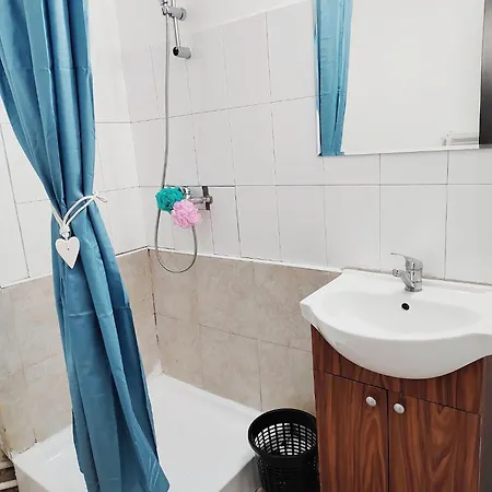 Old Town Bucharest- Shared Homestay