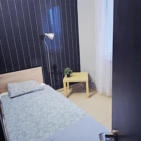 Old Town Bucharest- Shared Homestay