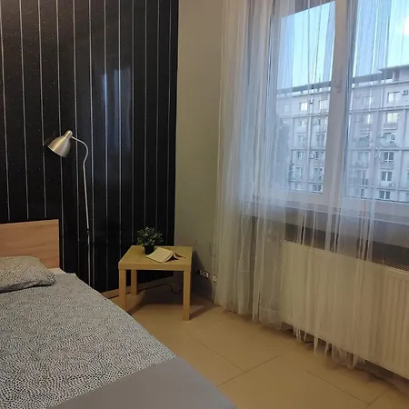 Old Town Bucharest- Shared Проживание в семье